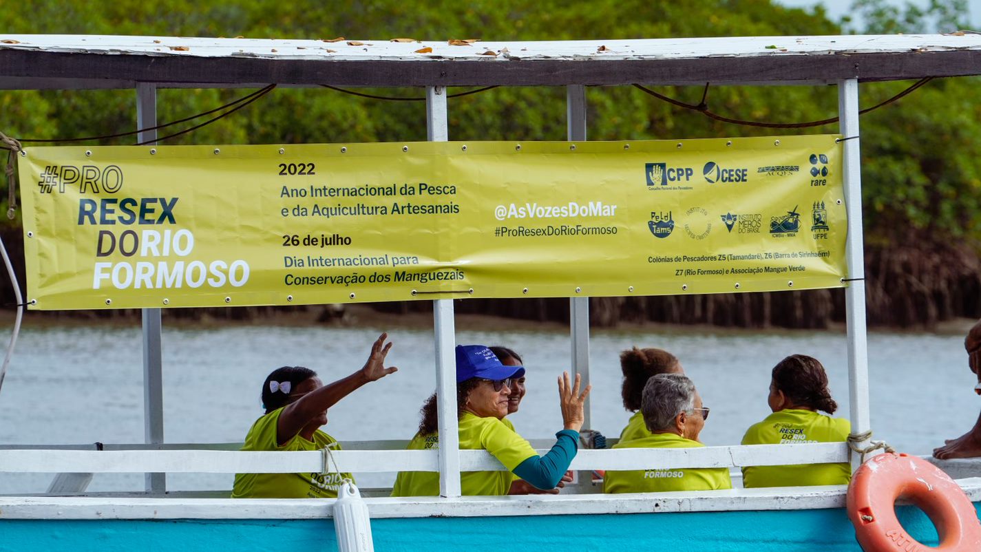 Pescadores realizam barqueata pela criação da Reserva Extrativista no litoral de Pernambuco