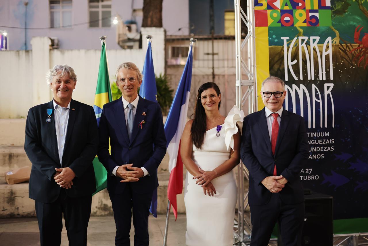 Coordenadores do LMI Tapioca recebem condecoração do governo Francês em cerimônia histórica durante a Exposição Terra Mar no Recife